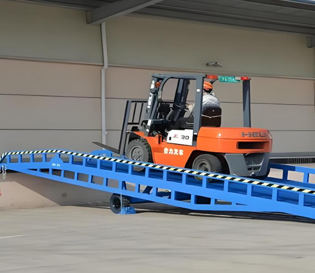 温宿移动式卸货平台（叉车用）